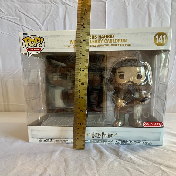 Funko Pop Deluxe Hagrid with Cauldron - Picture 2 of 6